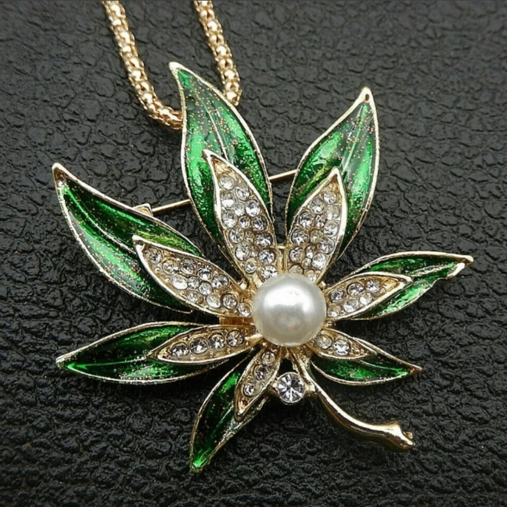 Betsey Johnson necklace/ brooch